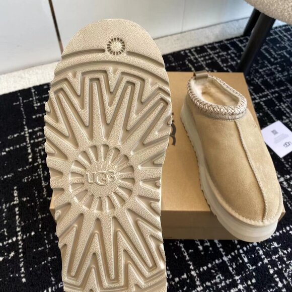 UGG Tazz Mustard Seed Platform Slippers - Picture 9 of 9
